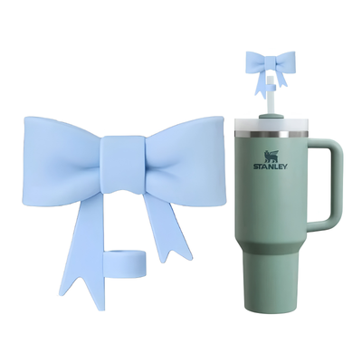 Mavi fiyonklu pipet kapağı, Stanley Quencher bardakta